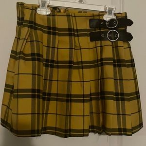 Plaid skirt yellow and black